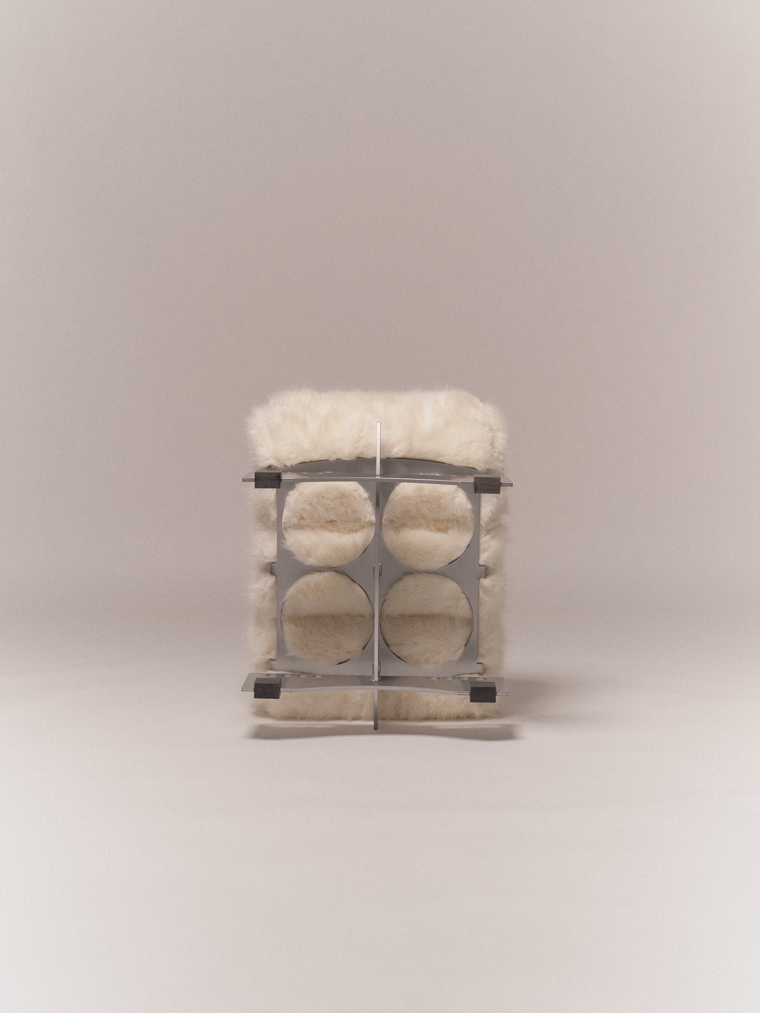 Poggia Bassa — front view of plush white seat with metal base
