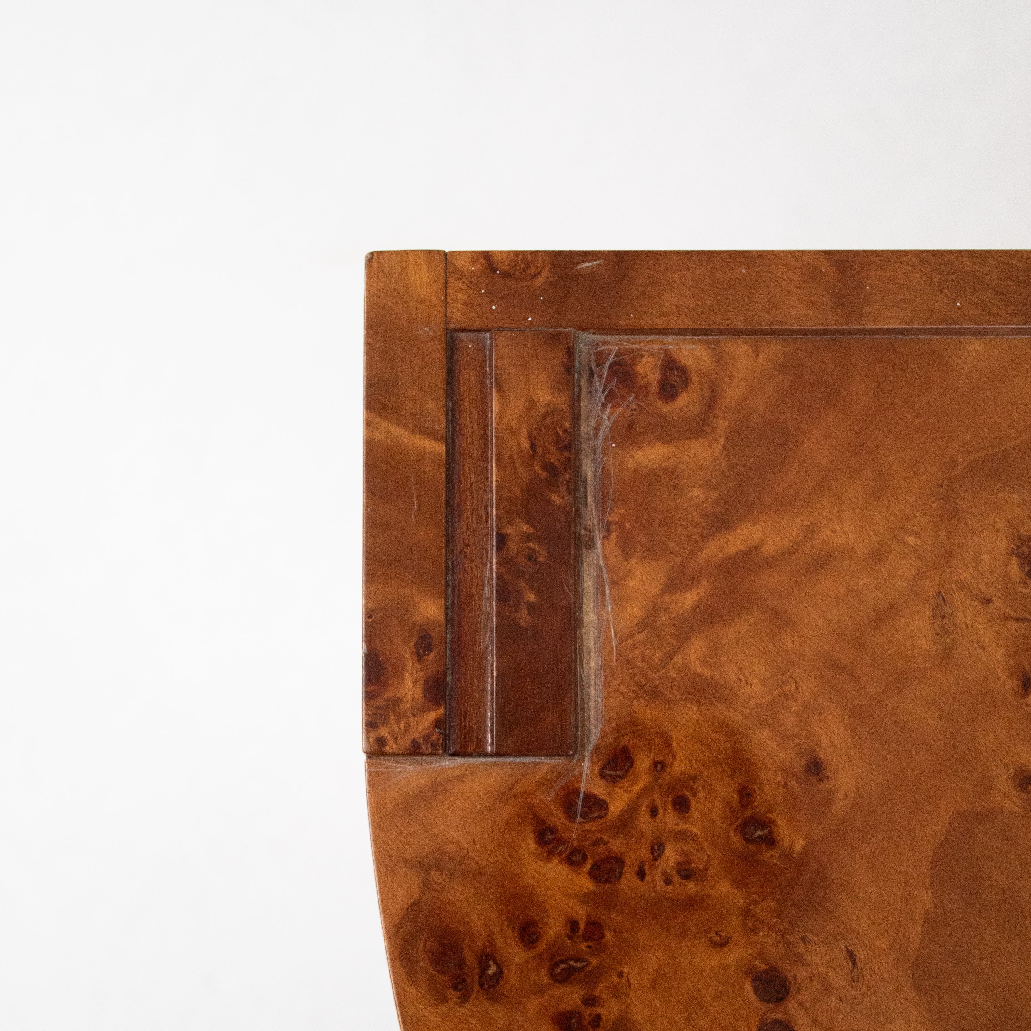 Table de nuit en bois en forme de demi-lune