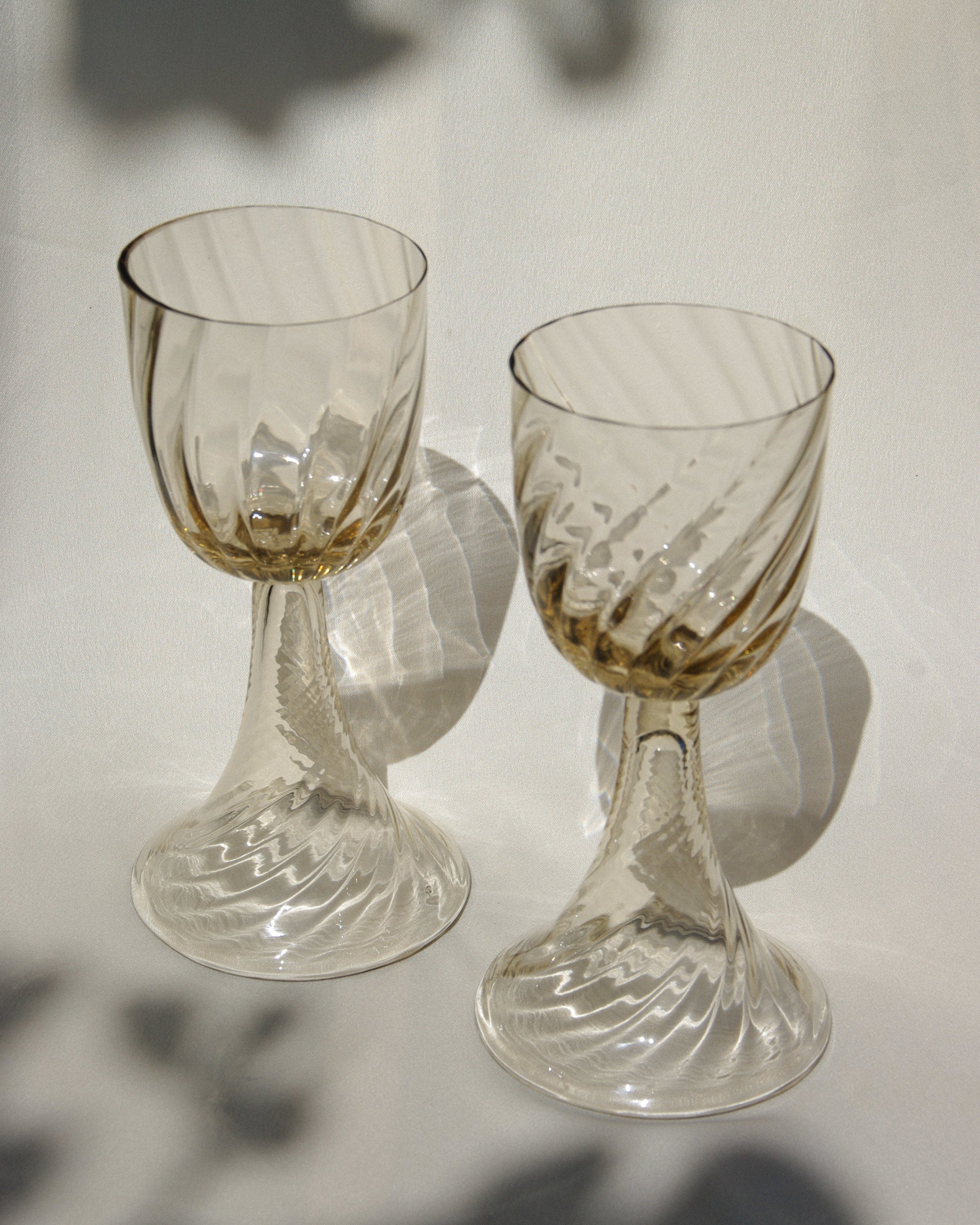 Paire de gobelets à vin soufflés à la bouche