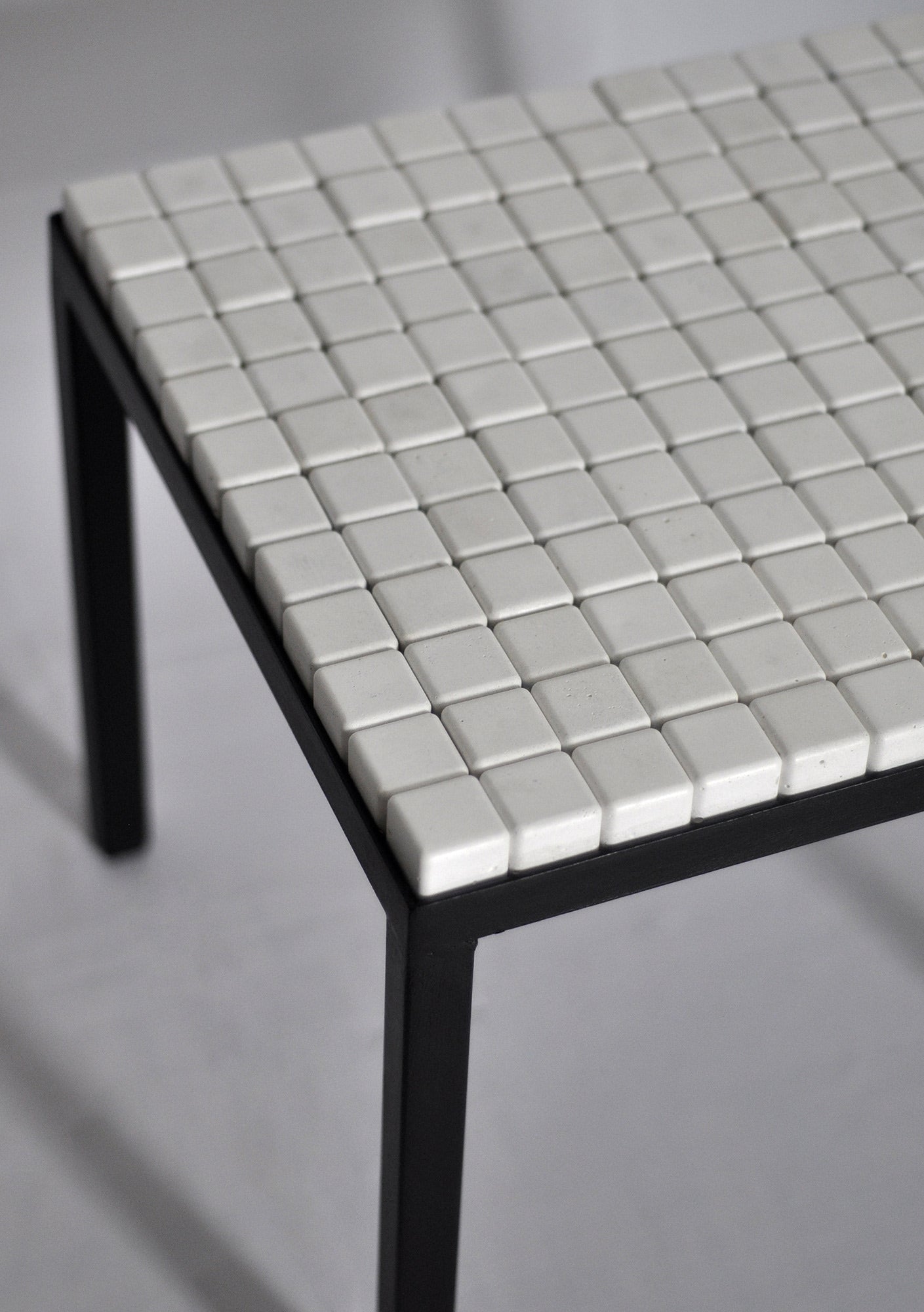 Minimal Concrete Cubes Side Table 'white' — detail view