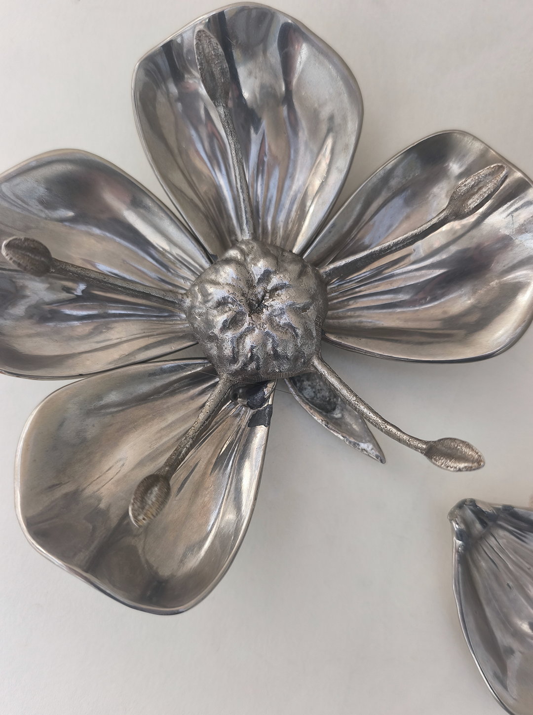 Art Nouveau Floral Ashtray — close-up