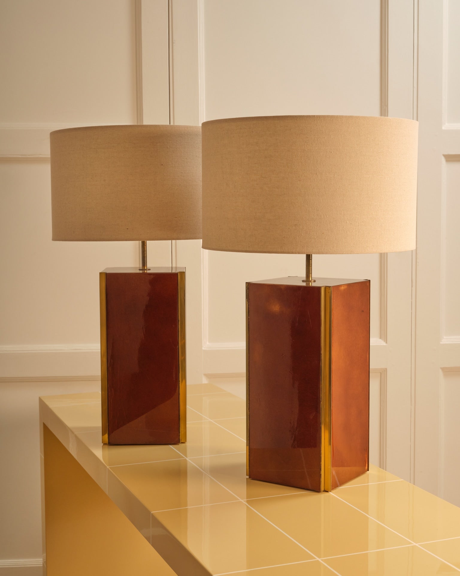 Pair of table lamps - Italy 1970s — top view showing amber glass bases