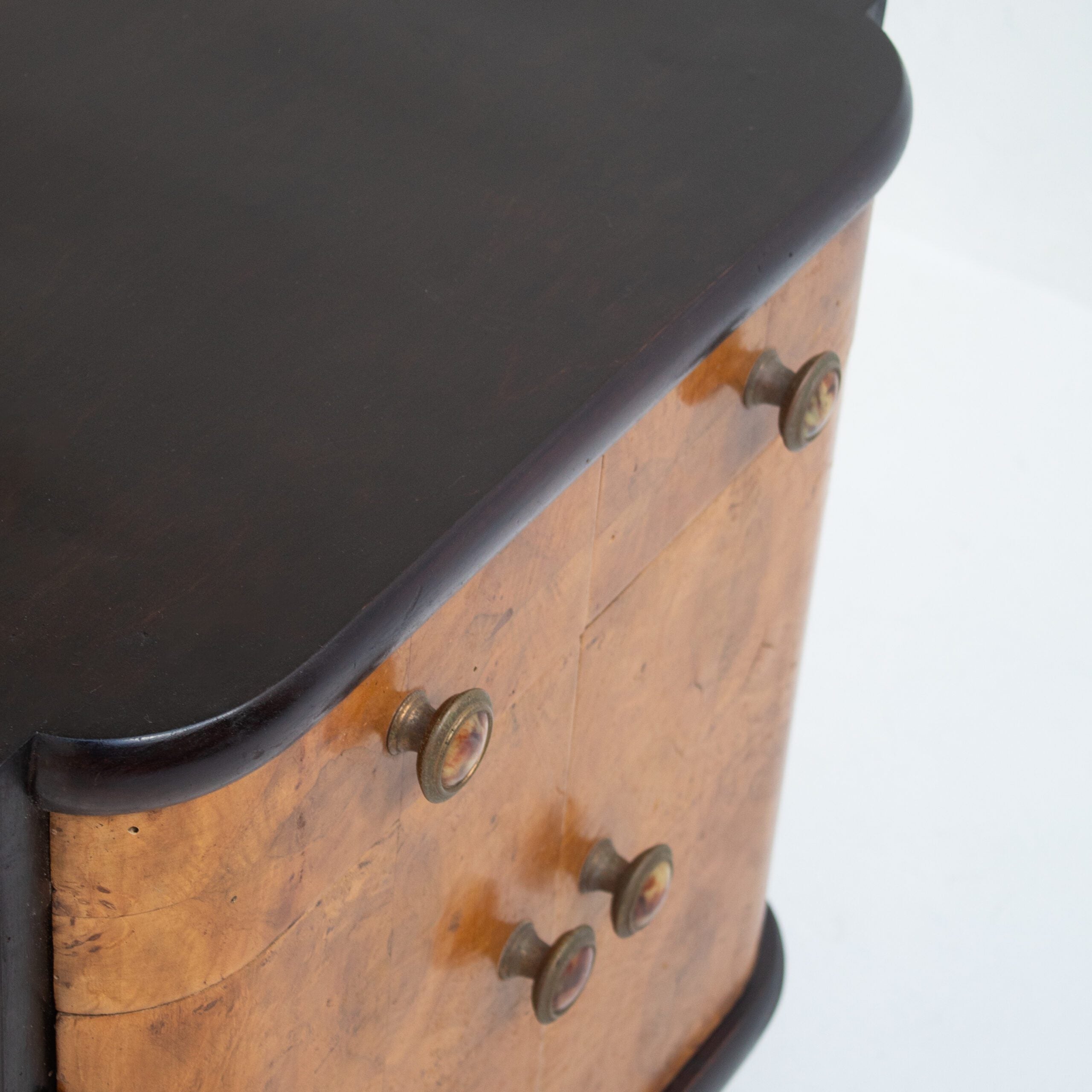Pair of Italian Art Deco Bedside Cabinets — close-up of curved wooden surface