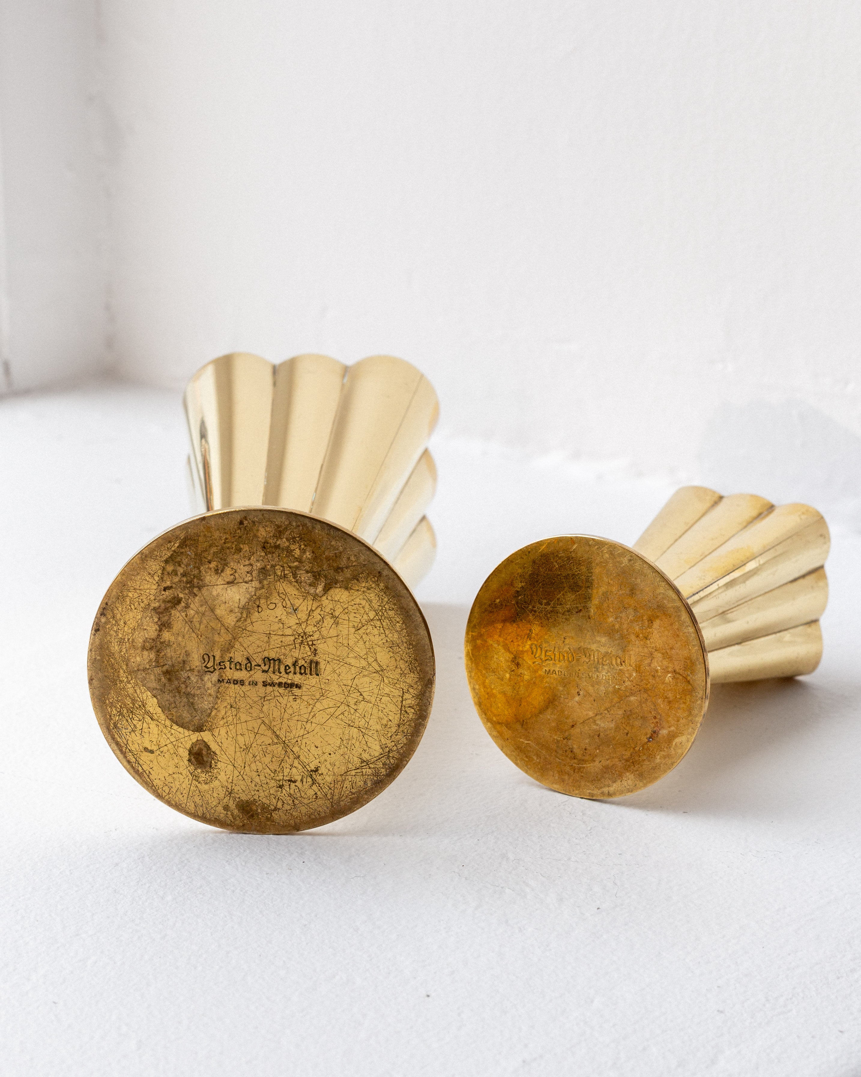 Paire de vases modernes scandinaves en laiton, années 1950