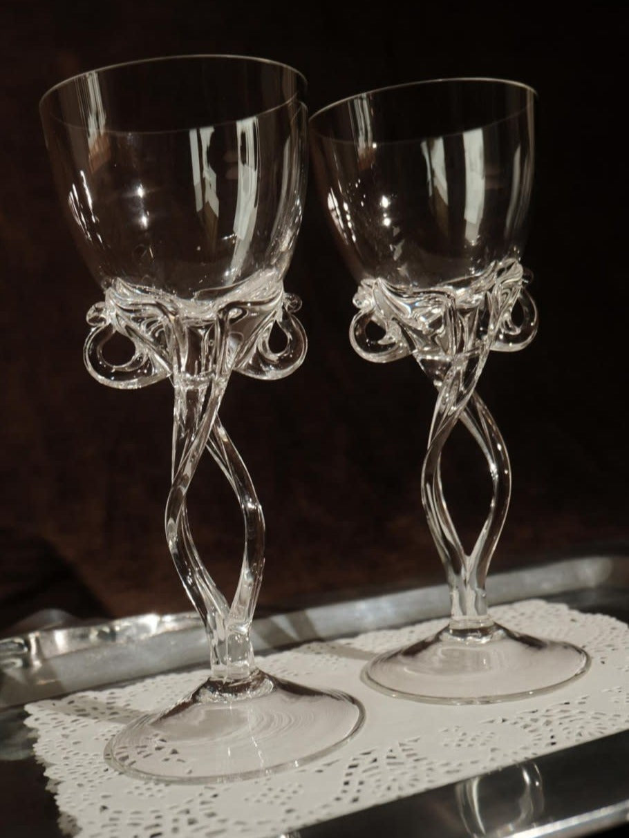 Set of 2 hand-blown wine glasses — lifestyle setting