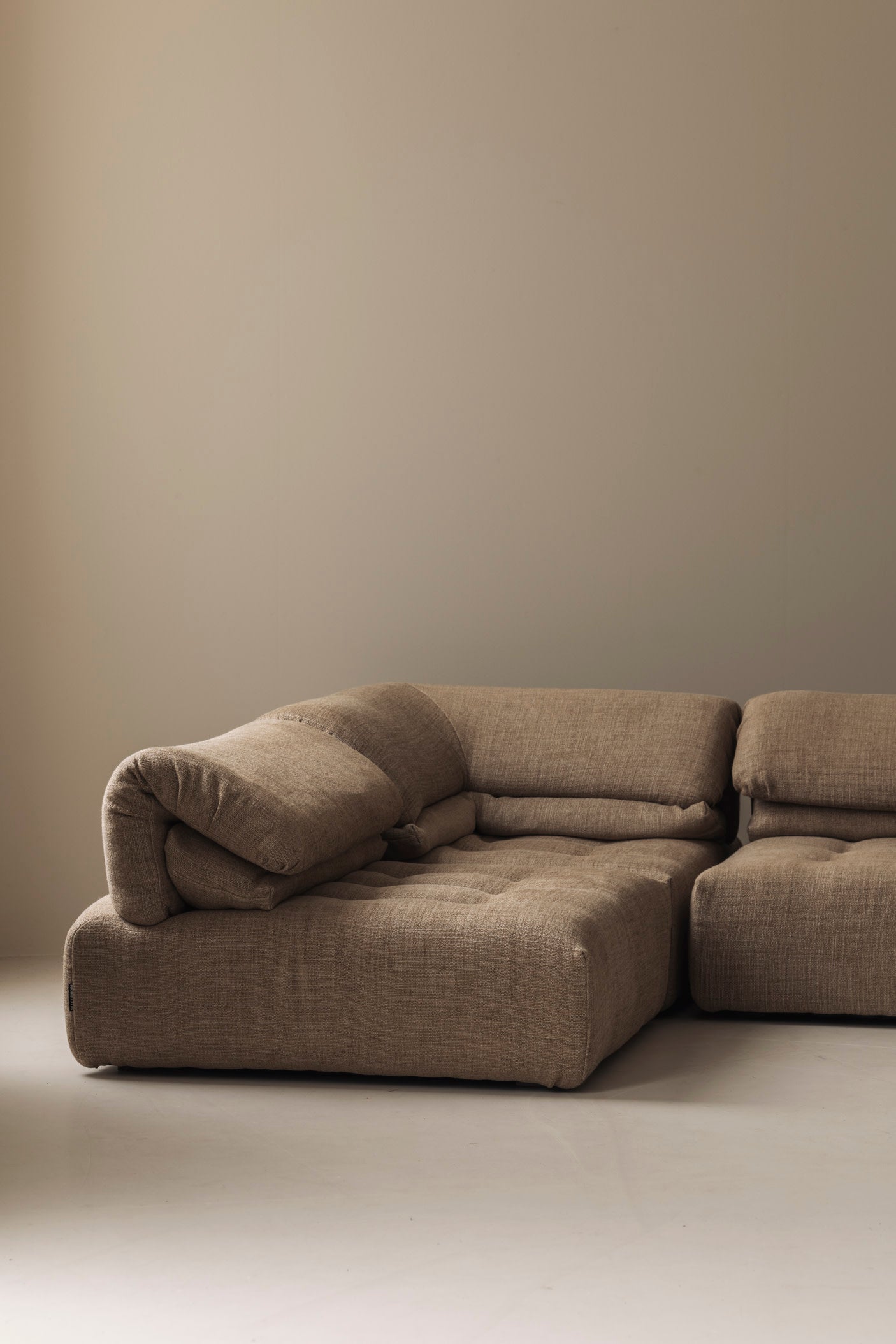 Fully re-upholstered Modular Voyage Immobile sofa by Roche Bobois, France 1990s. — side angle