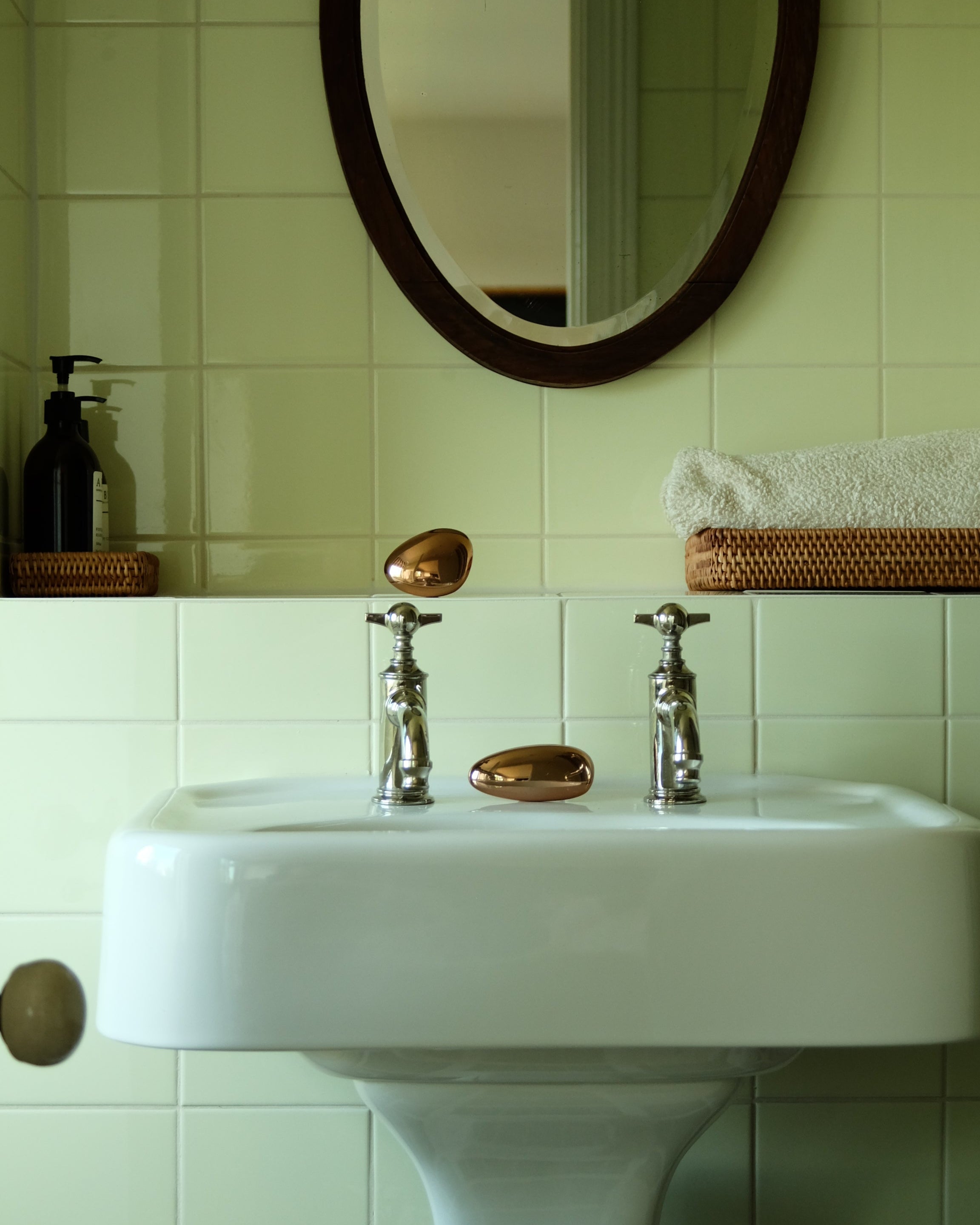 MOMI Cabinet Knob/Wall Hook Short — side view on bathroom sink