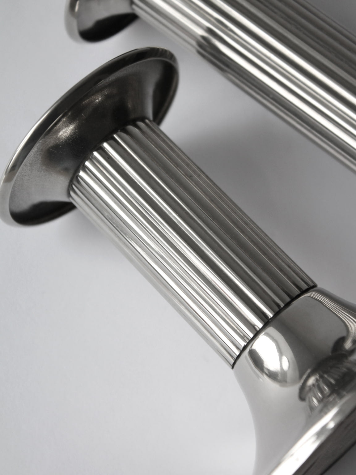 Ensemble de Bougeoirs Plaqués Argent Art Déco