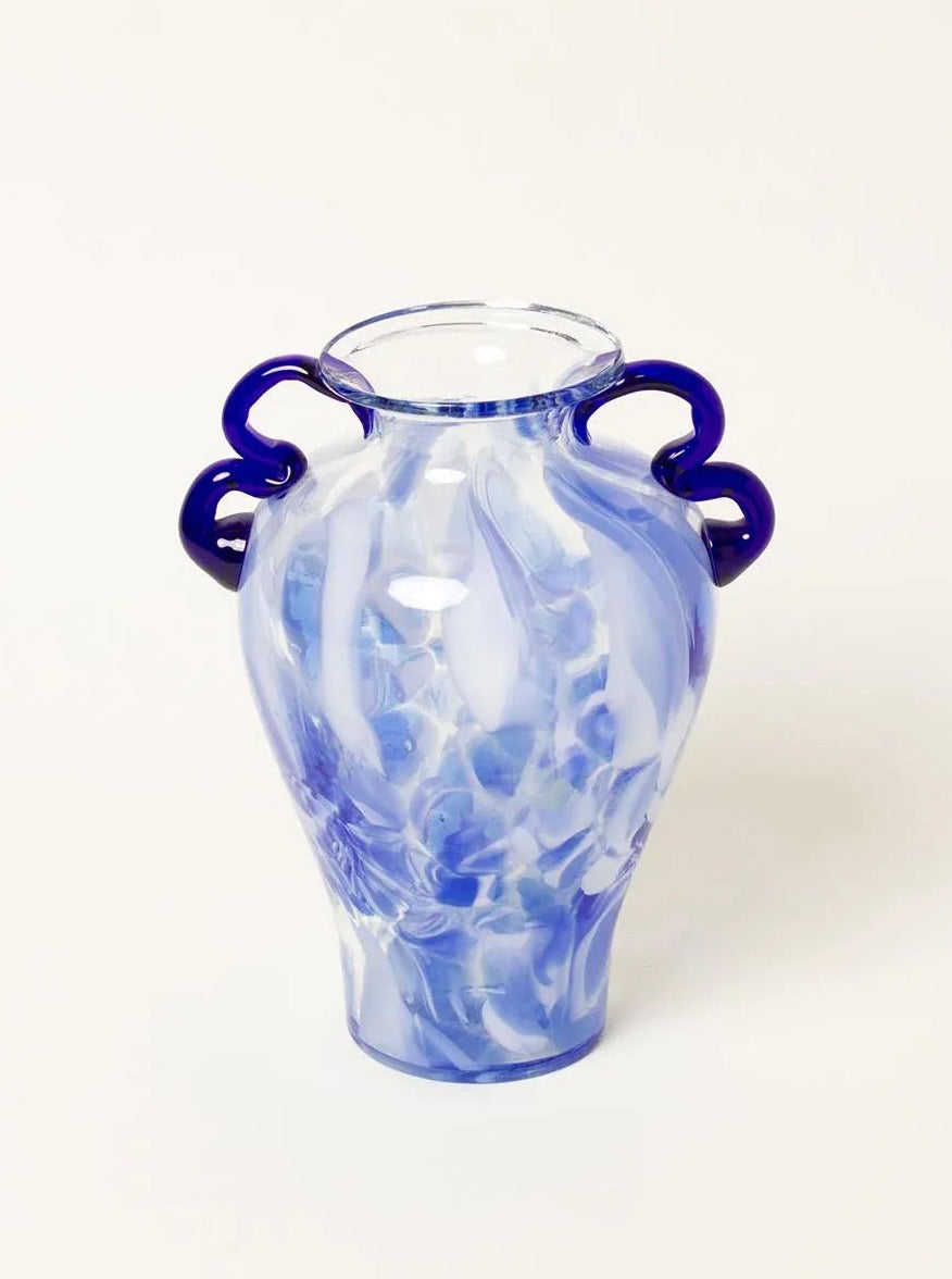 Vase bleu soufflé à la main
