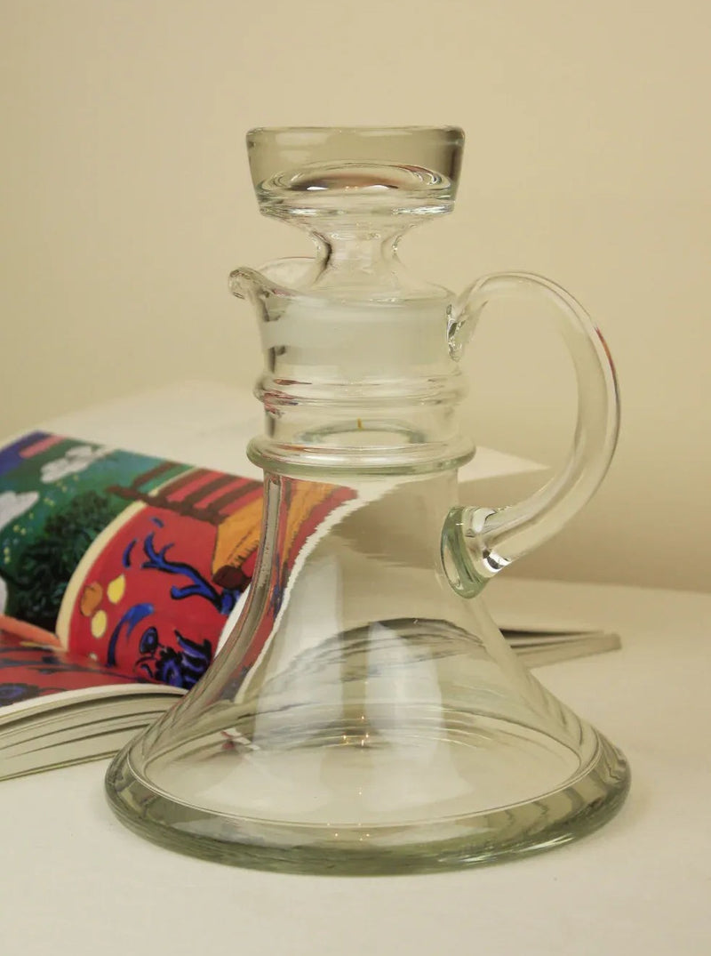 Vintage-inspired Decantador 70's product with sleek design and elegant curves for stylish wine pouring