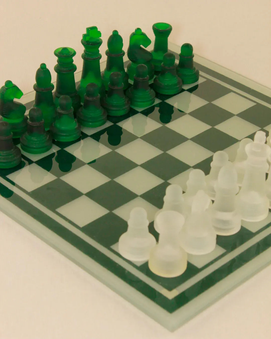 Luxurious-Crystal-Chess-Board-and-Pieces-Perfect-for-Display-and-Gameplay