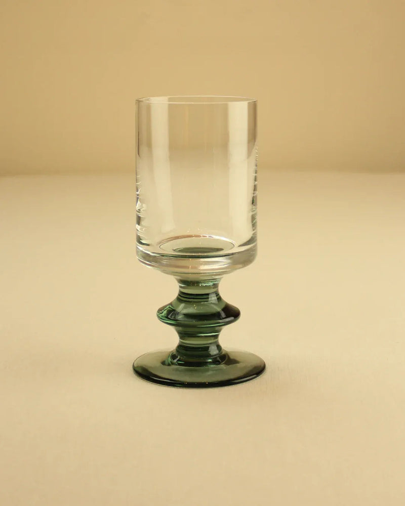  Six crystal clear wine glasses perfect for entertaining or gifting 