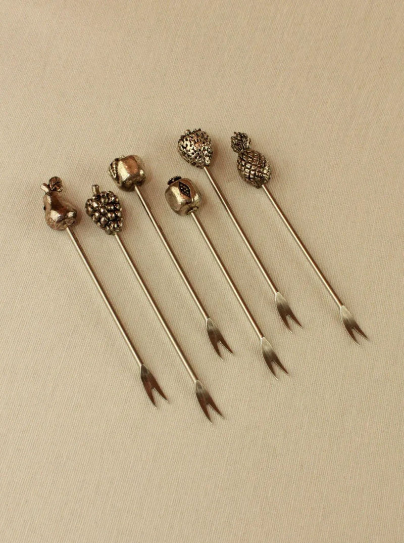  Close-up of six elegant appetizer skewers with intricate design, ideal for presenting creative and delicious finger foods at events or dinners