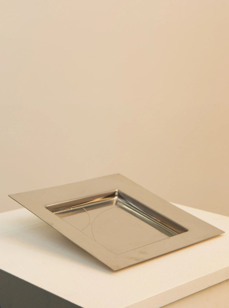  Decorative metal tray from the 70s collection by Mattia Pastorino for Cleto Munari, showcasing a striking blend of minimalist design and luxurious craftsmanship in a timeless, functional piece