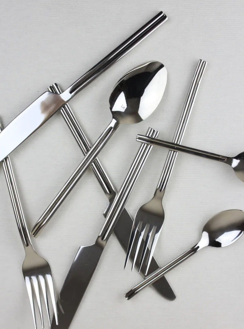 Elegant and minimalist cutlery made in Italy with high-quality stainless steel