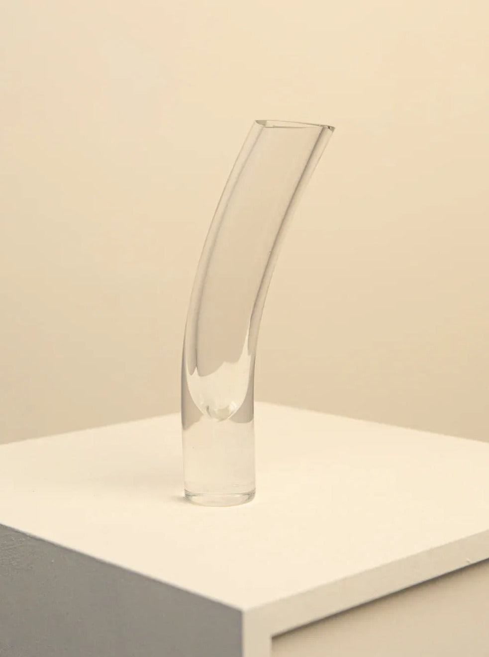 Vase en cristal courbé des années 80