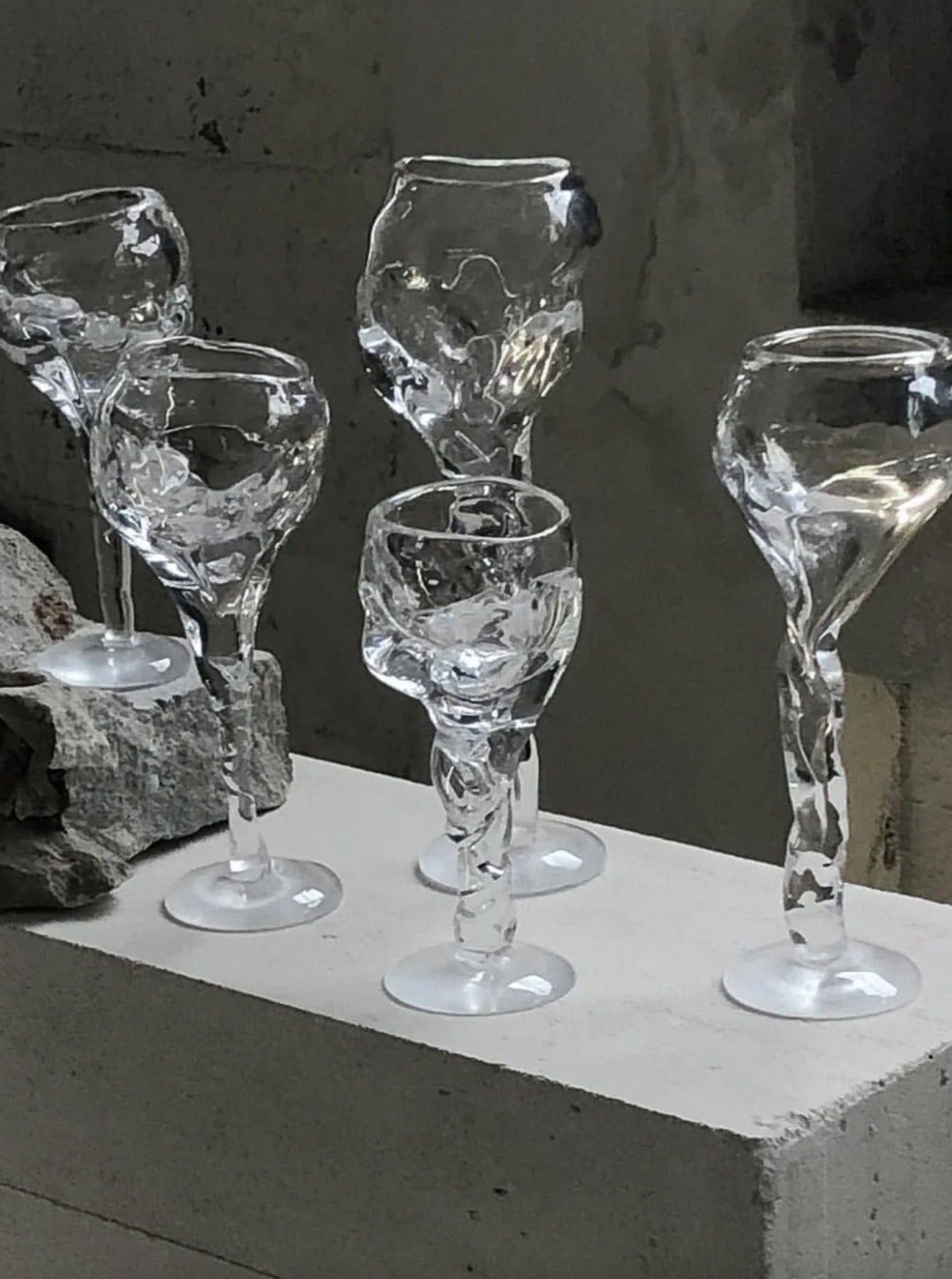  Elegant wine glass with a wide bowl and thin rim, designed to enhance the aroma and flavor of the wine