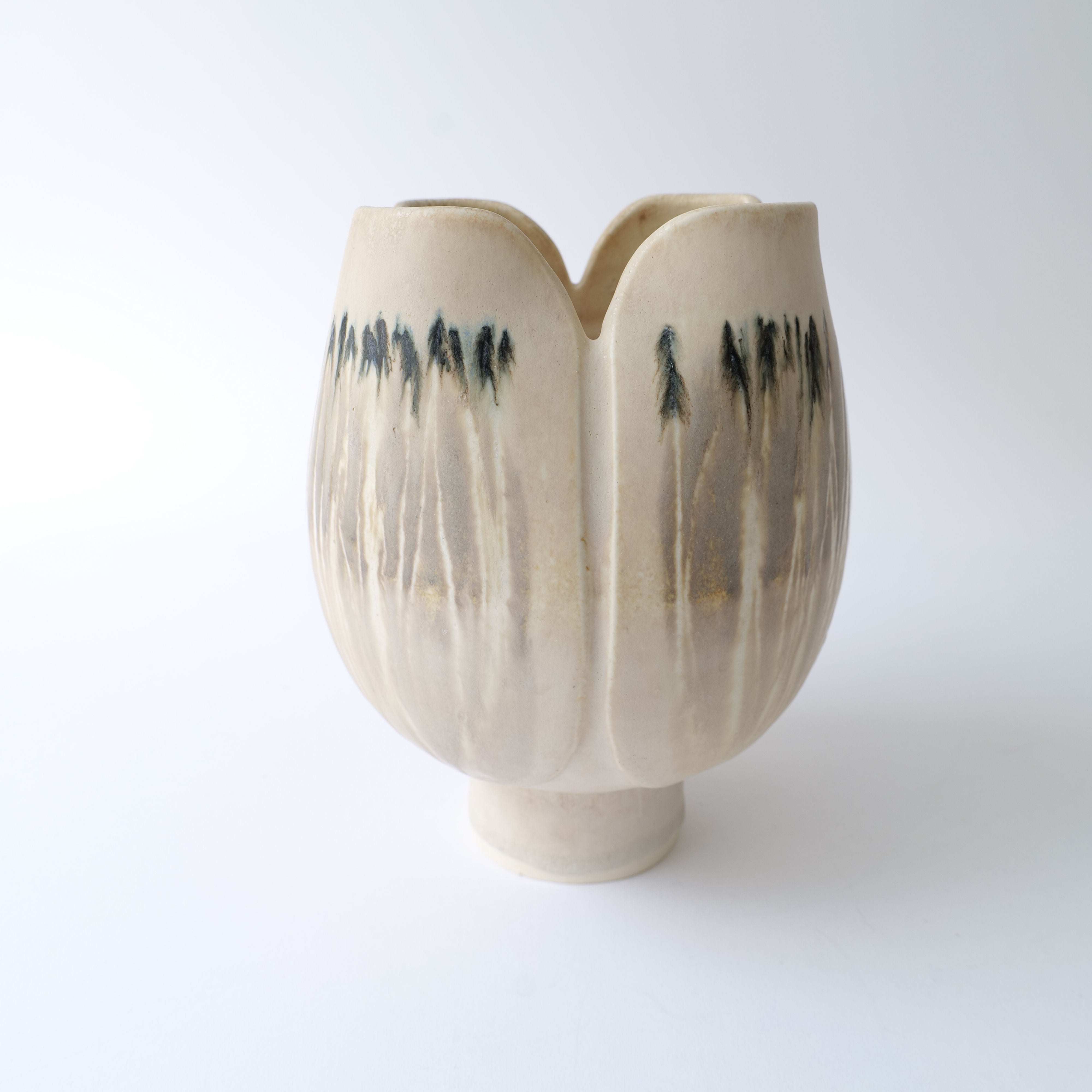 Vintage Elsa Söderberg Ceramic Vase from 1950, showcasing elegant Scandinavian design and timeless craftsmanship