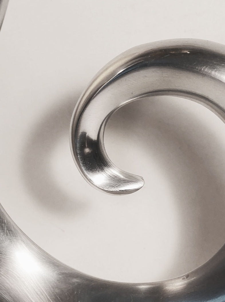 Handcrafted Spirale Stem Vase Candleholder made of high-quality glass and metal materials
