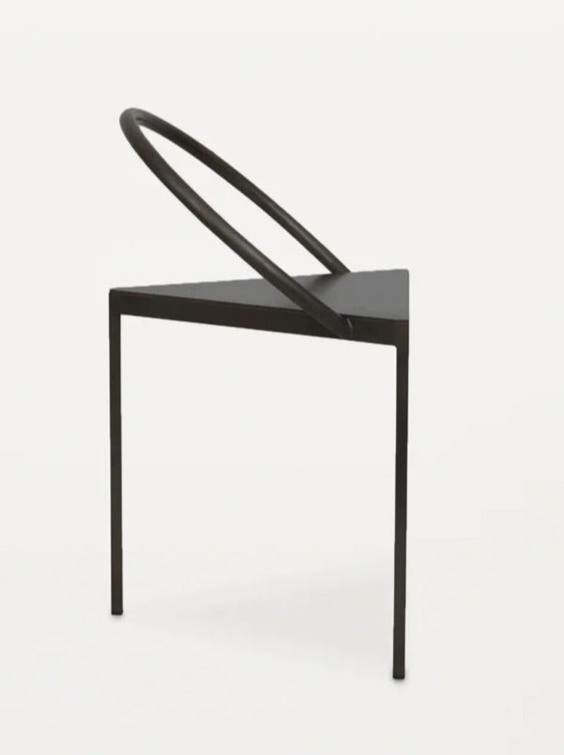  Black Triangolo Chair featuring ergonomic design, ideal for long hours of comfortable seating 