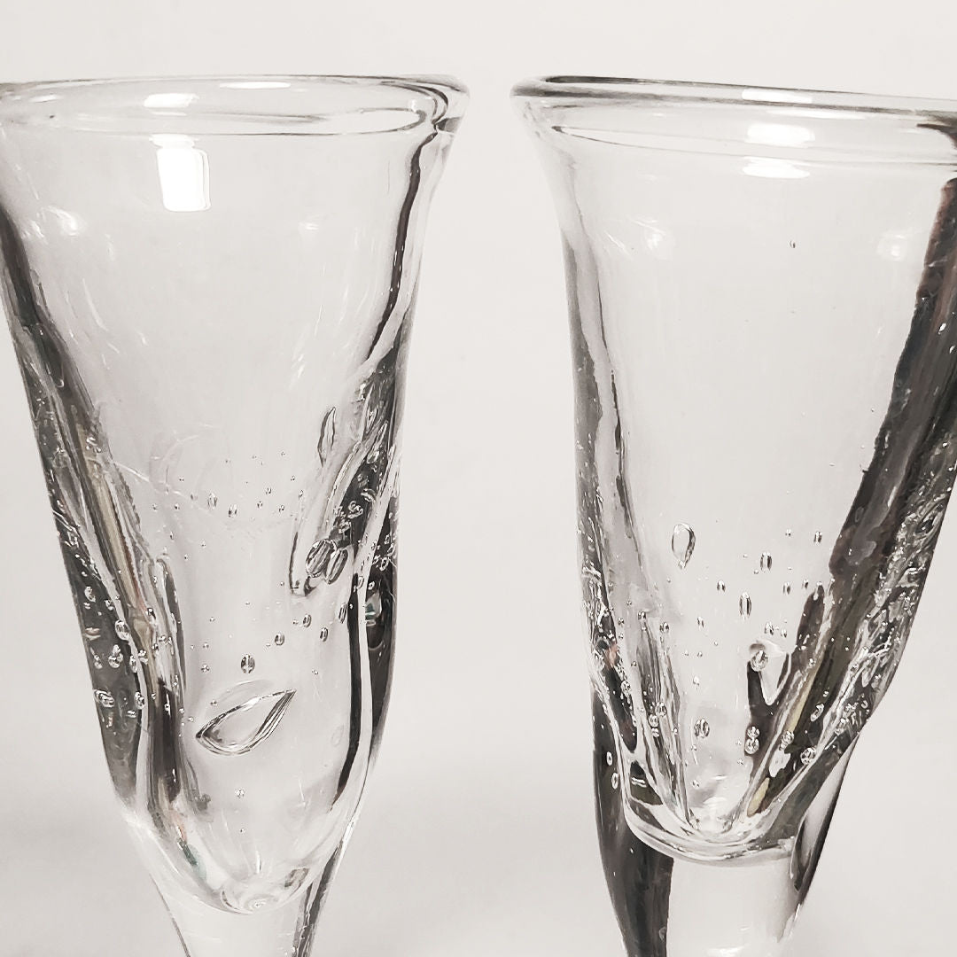  Set of 2 stunning bubble glass champagne flutes with unique design and exquisite craftsmanship 