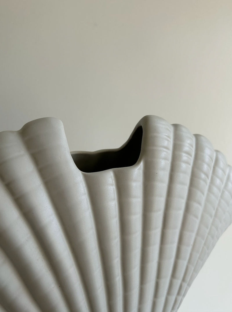A rare Shell Vase by Les Objets Amsterdam, crafted from ceramic in a pristine white finish and intricately designed to resemble a seashell, stands against a plain, light-colored background. The top opening of the vase features an undulating, scalloped edge that mimics the natural curves of a shell—making it the perfect piece for your Vintage Hollywood Regency decor.