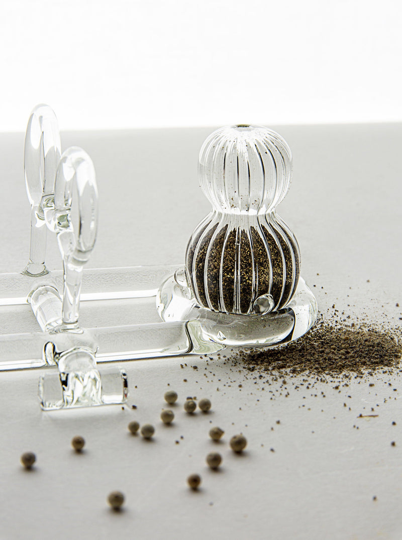  Elegant and modern salt and pepper set with Sio2 construction 
