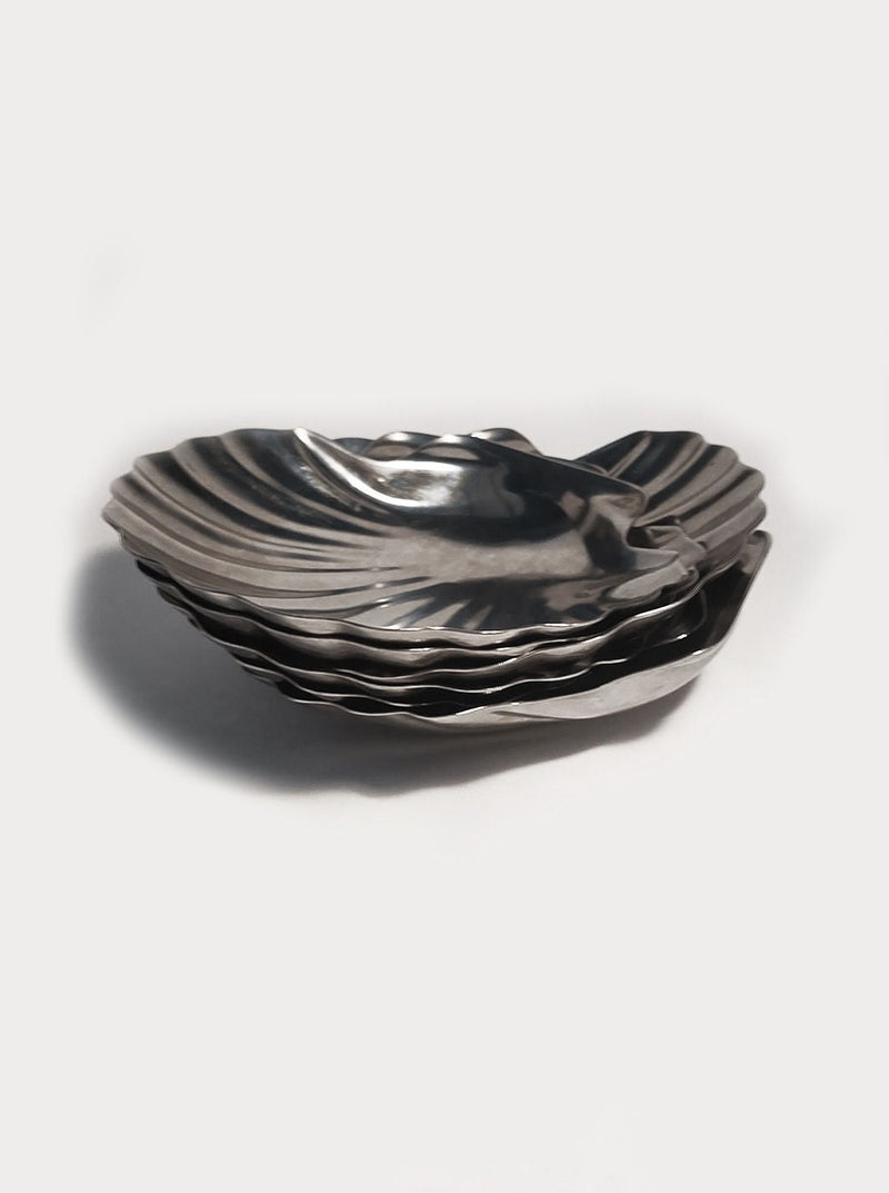 Set of 6 small shell dishes made of durable and elegant porcelain