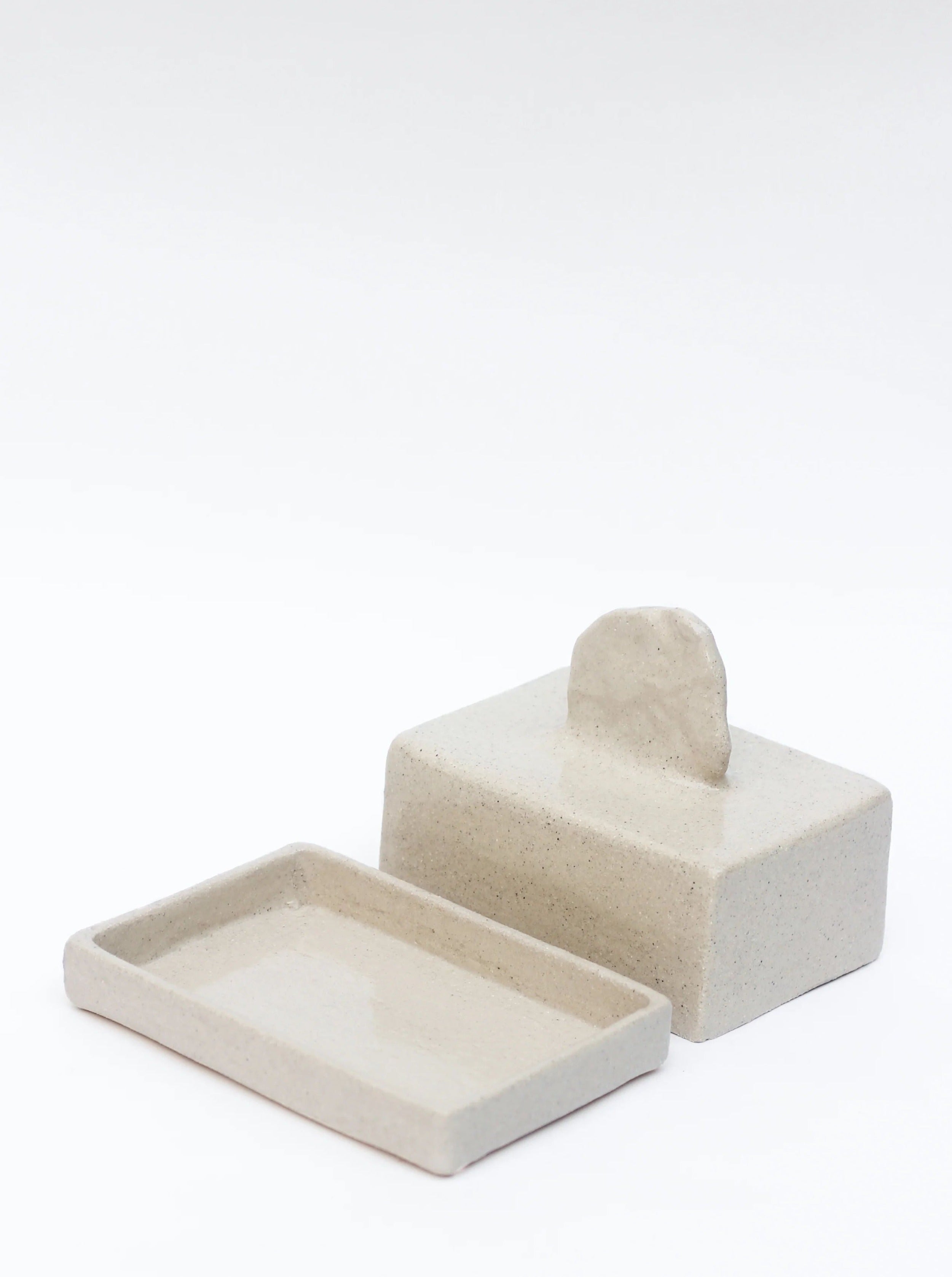 Beautifully designed butter dish with a classic and timeless look