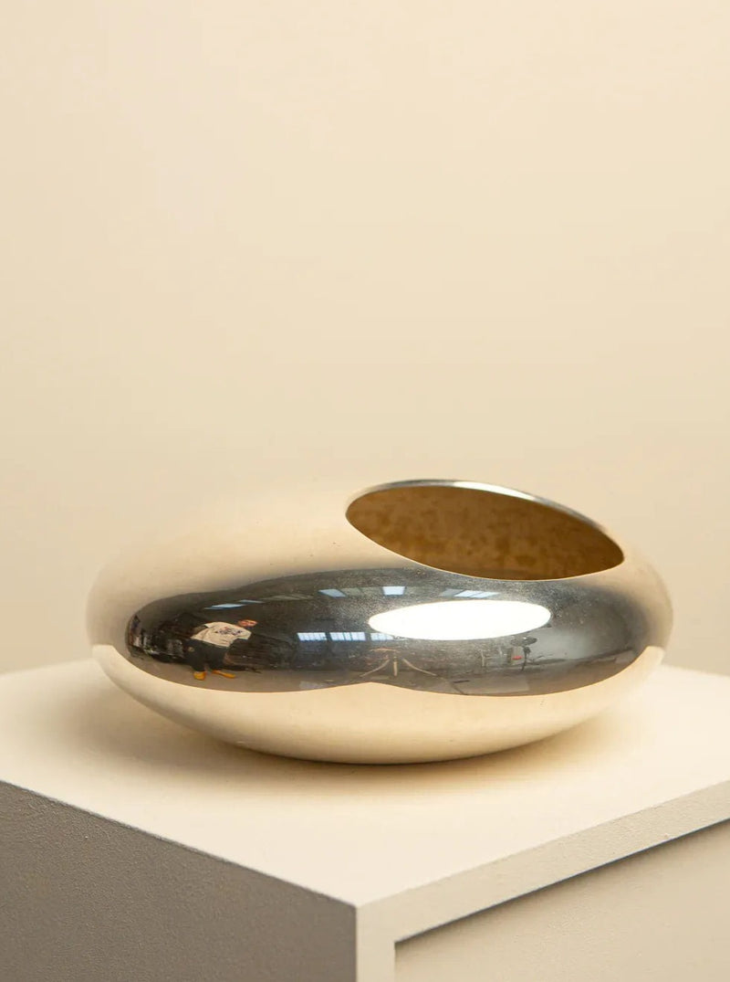 Vide Poche by Vittorio Mazzucconi 80's, a sleek and minimalist design with angular edges and a glossy finish, perfect for organizing small items on a desk or entryway table