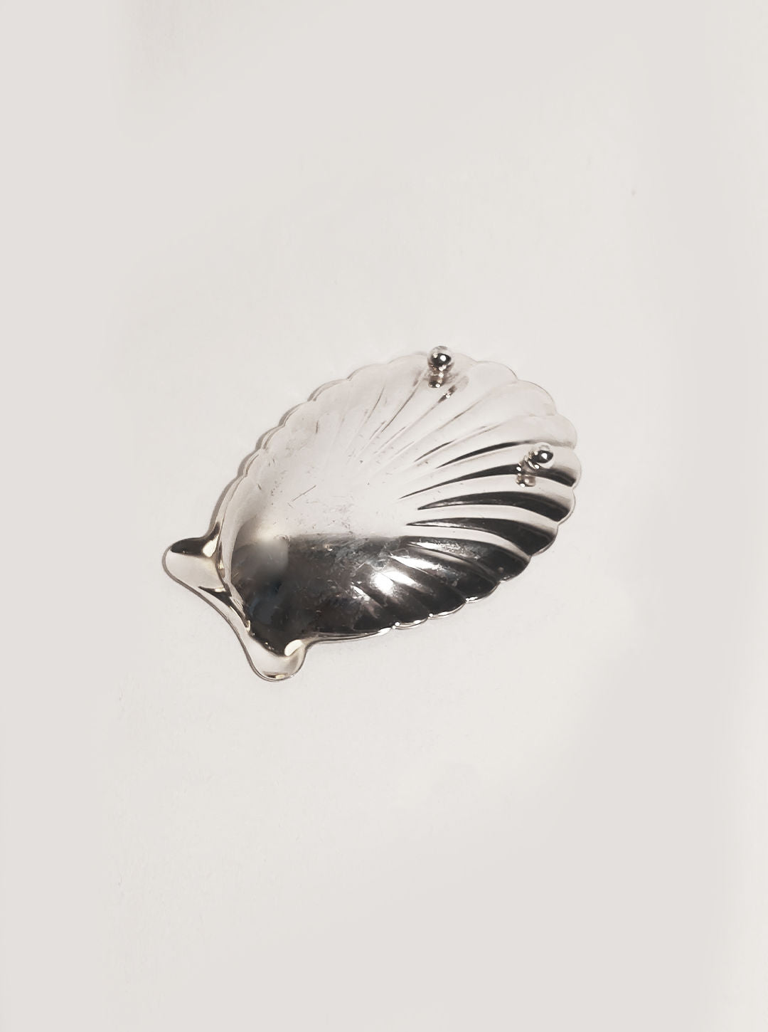  Decorative small shell vide poche with elegant design and craftsmanship