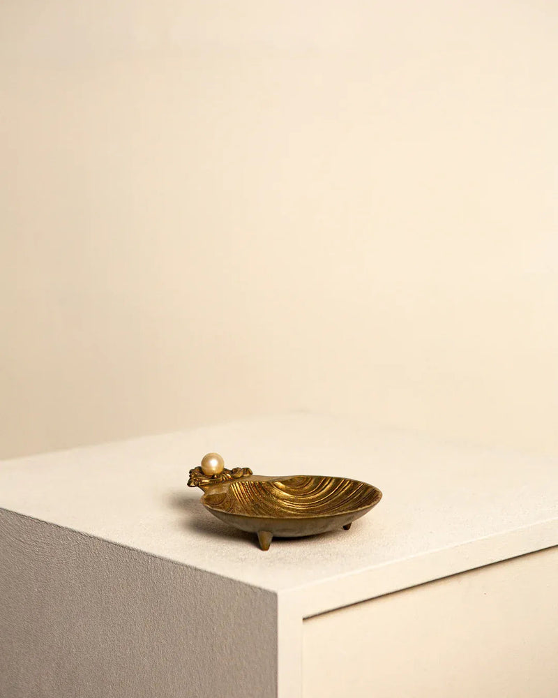 Vintage Italian brass shell tray with a timeless 60's aesthetic, perfect for serving and display