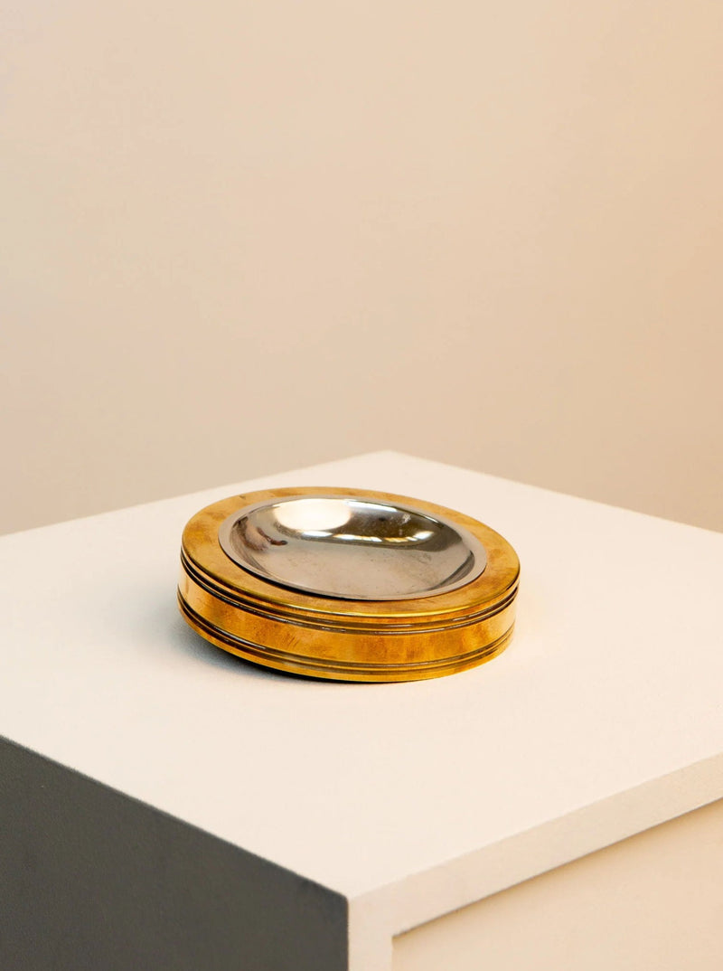 Elegant and timeless circular silver-plated metal and brass vide poche