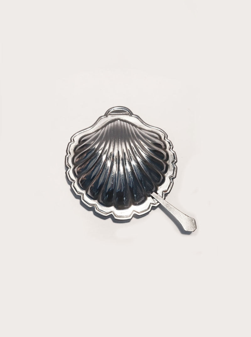 Beautiful and elegant shell butter dish made of high-quality porcelain