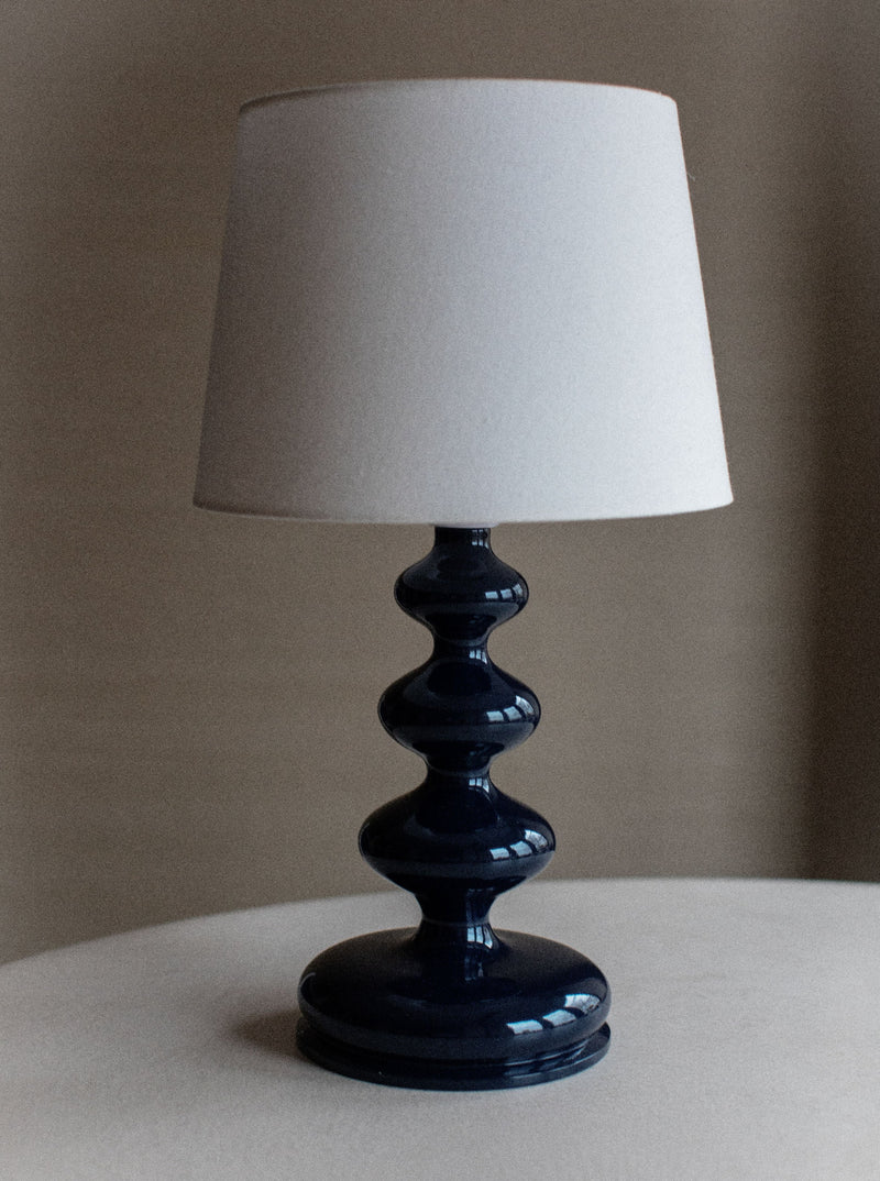 Sculptural lamp with gold geometric base and white fabric shade
