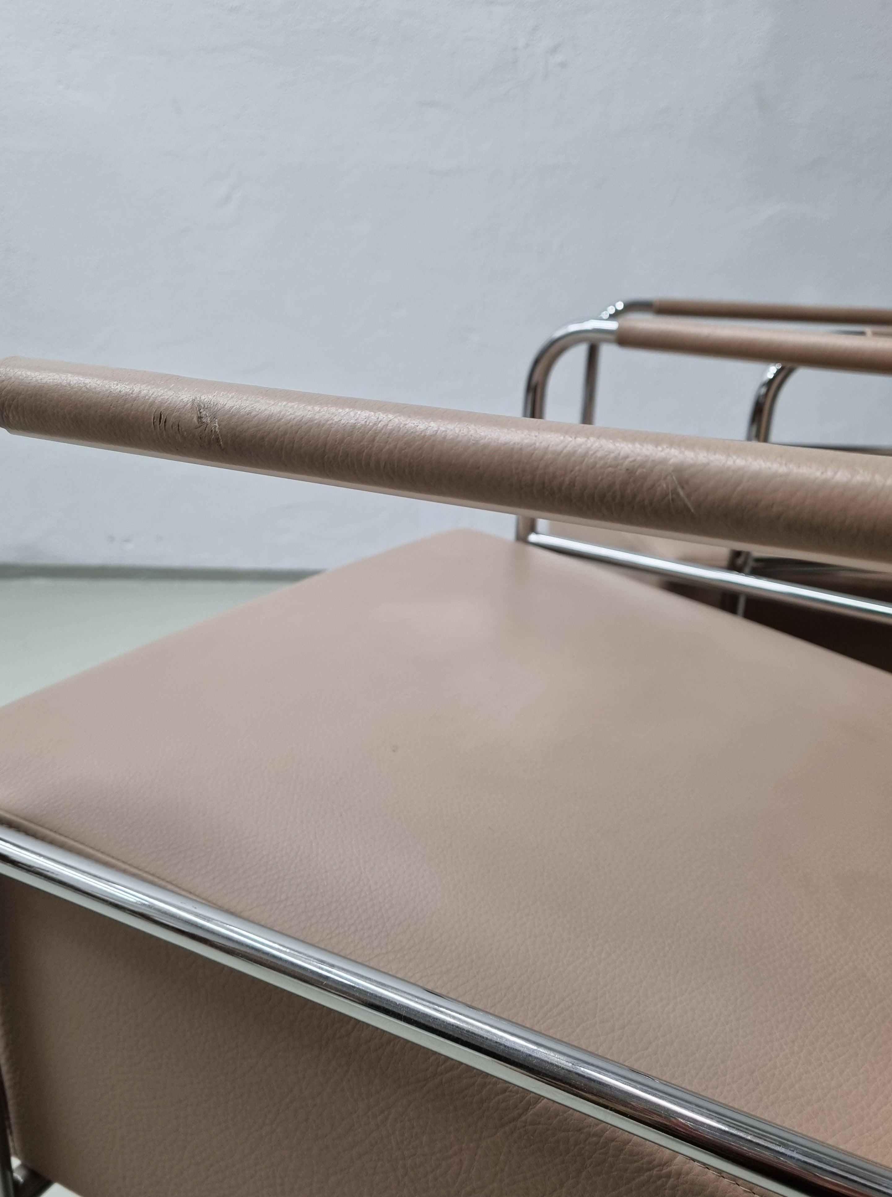 Close-up of a brown, textured Veter Vintage chair by Gunilla Allard for Lammhults 1990s with a metal frame, emphasizing the details of the high-quality leather fabric and metallic structure.