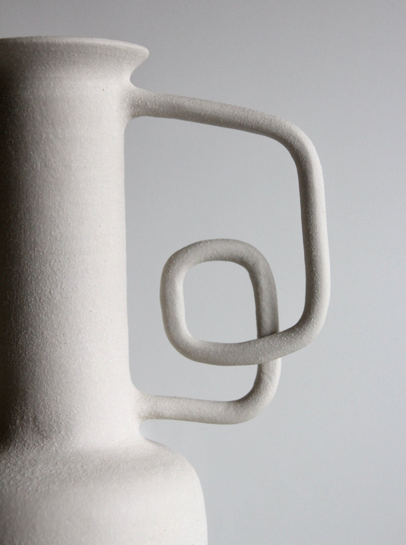  Elegant and practical handled vessel, great for both hot and cold drinks