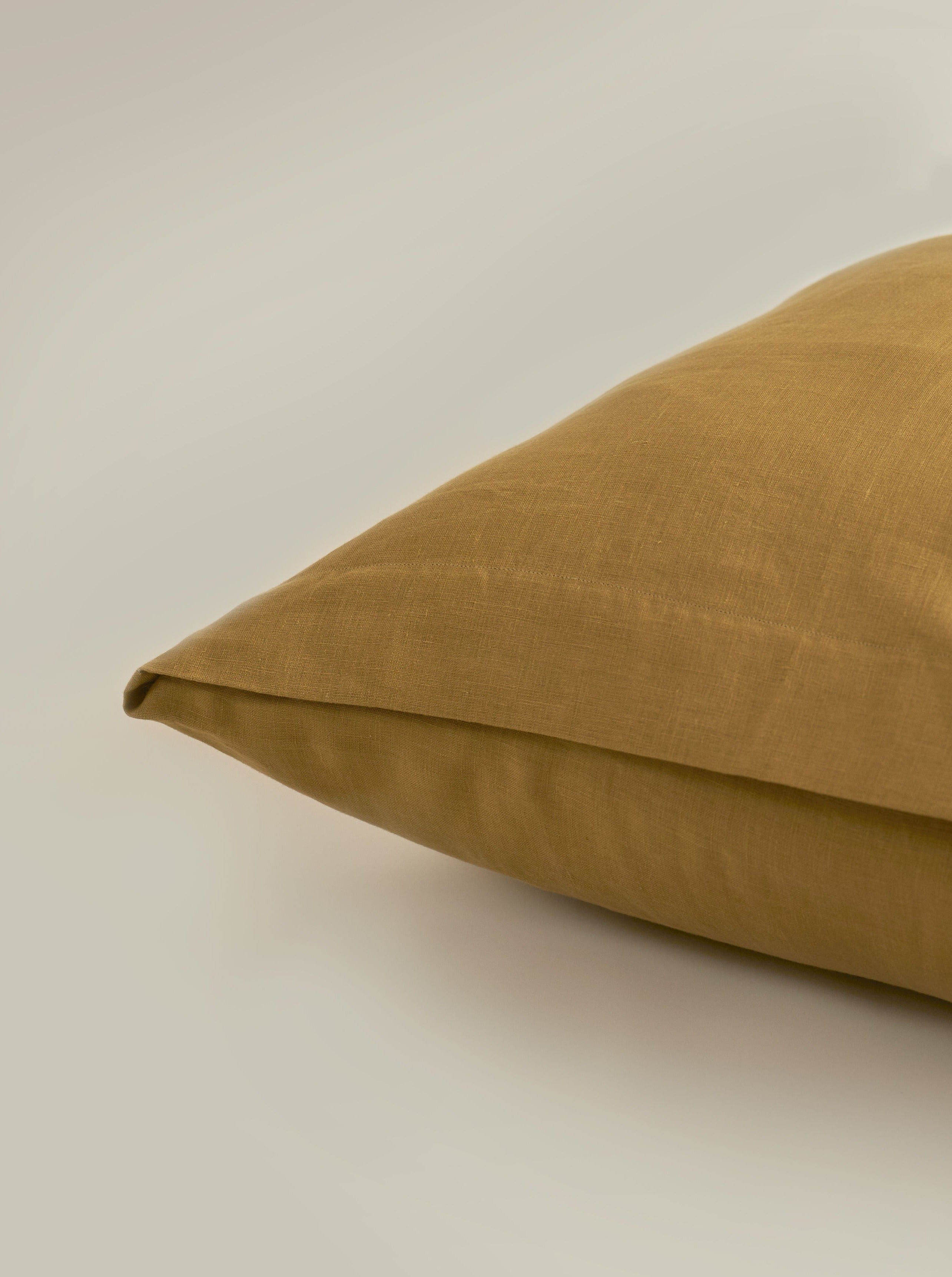 Two hemp pillowcases in standard size with hypoallergenic and antibacterial properties