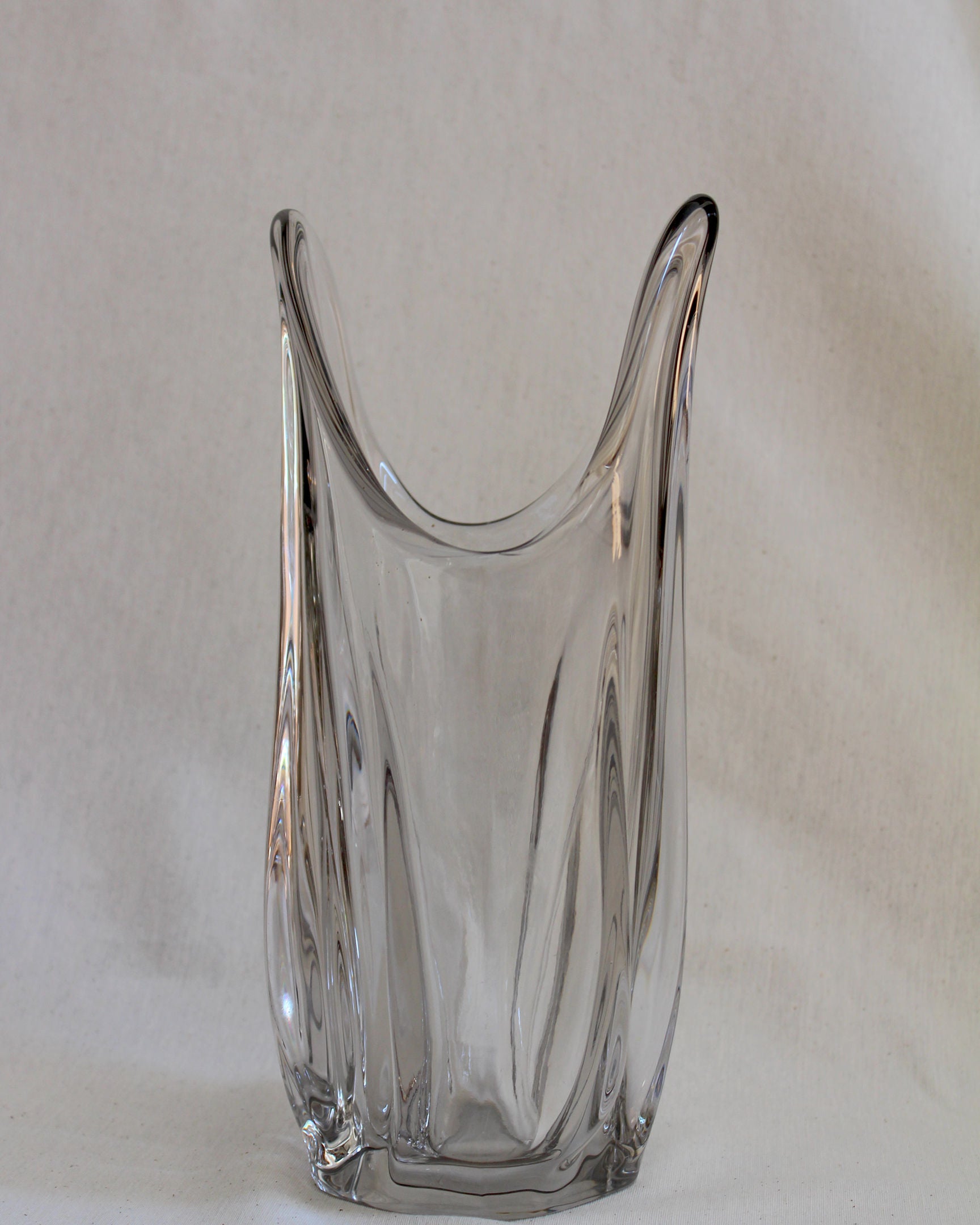 Elegant crystal vase featuring a unique twisted shape and brilliant clarity