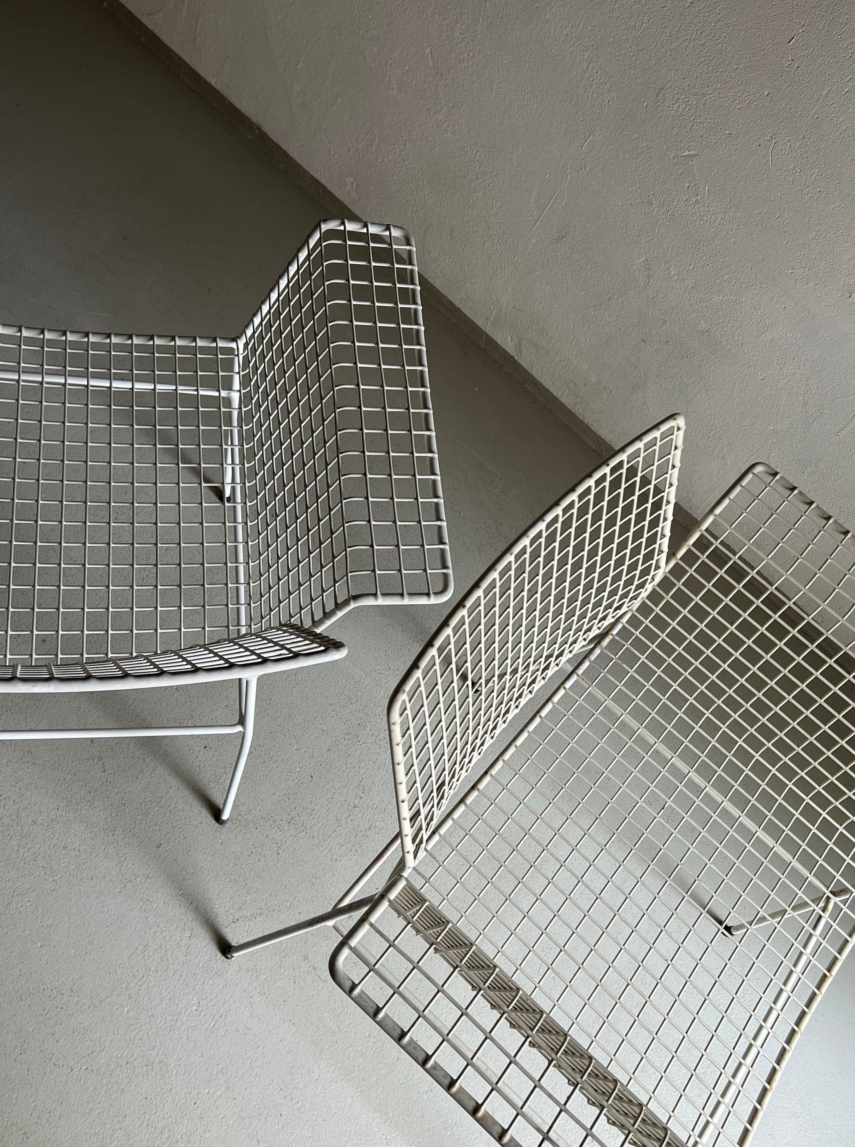 Iconic 1960s white metal wire chair designed and manufactured by Erlau in Germany