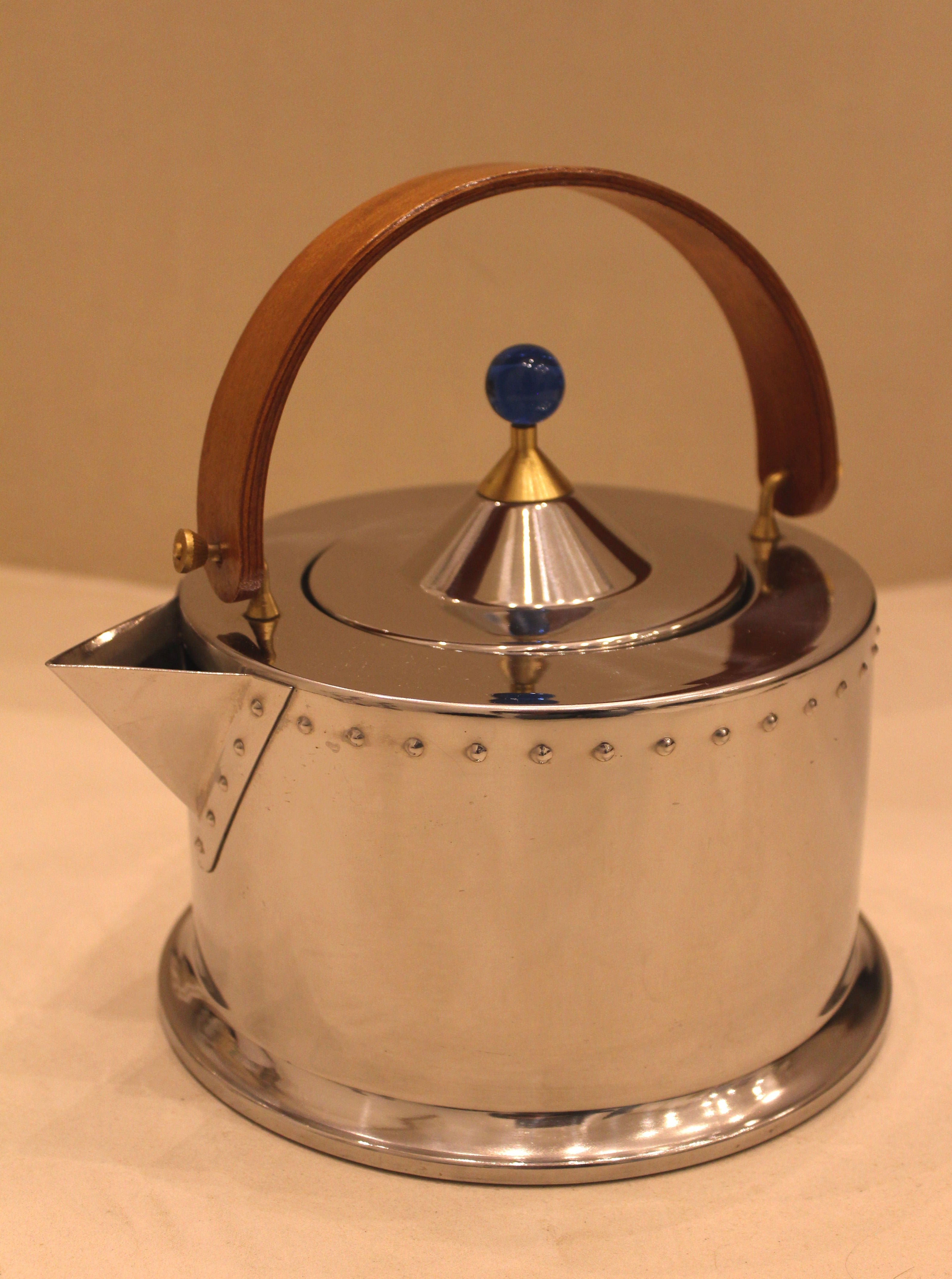 Beautiful Ottoni teapot by Carsten Jörgensen for Bodum in 1986.