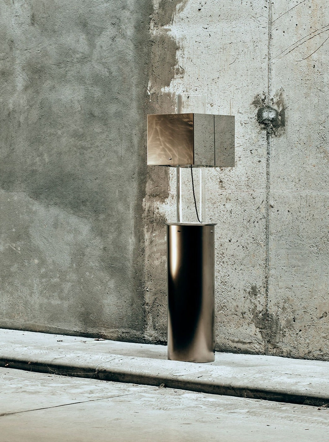 Metal Floating Table Lamp