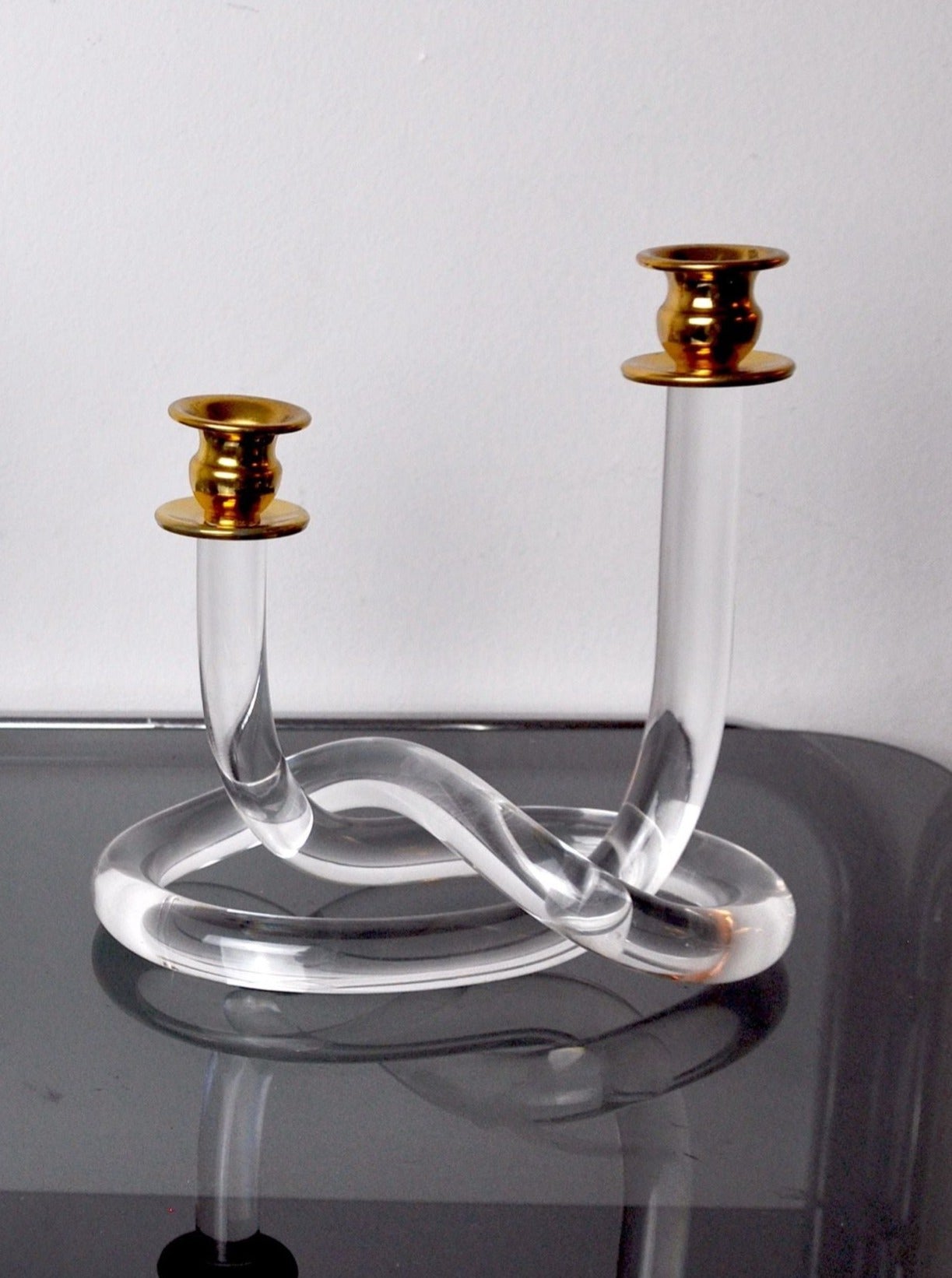 Dorothy Thorpe Pretzel Methacrylate Candle Holder from 1970 in transparent acrylic, a vintage decorative item for home interiors